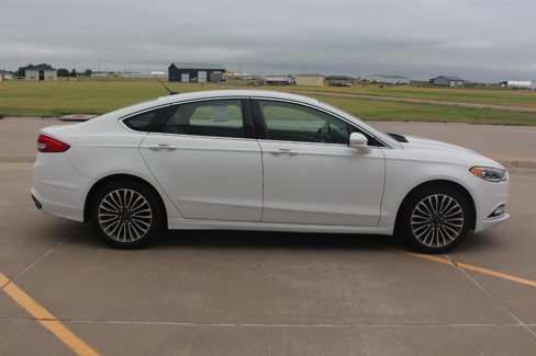 Used 2017 Ford Fusion SE w/ Fusion SE Technology Package image 5