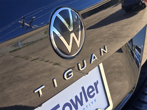 Used 2023 Volkswagen Tiguan SE R-Line image 11
