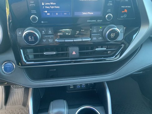 Used 2022 Toyota Highlander XLE image 25