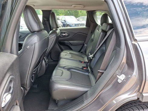 Used 2020 Jeep Cherokee Latitude Plus image 11