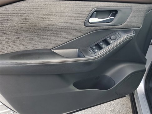 Used 2021 Nissan Rogue SV image 18