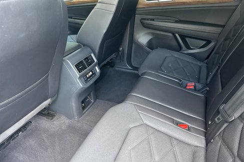 Used 2024 Volkswagen Atlas SE image 15