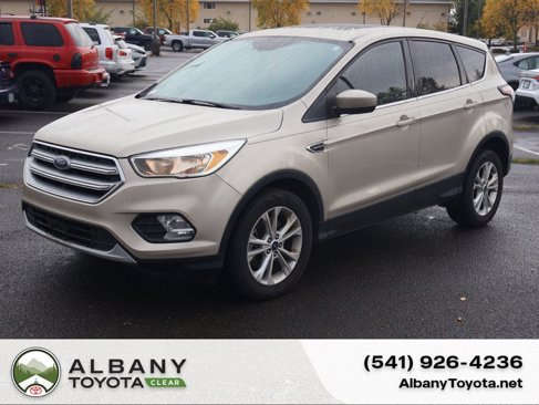 Used 2017 Ford Escape SE image 1