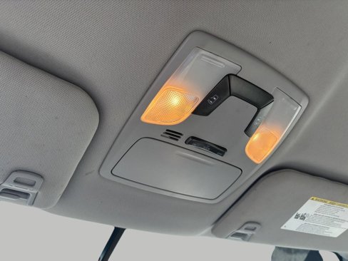 Used 2015 Toyota Sienna LE image 22