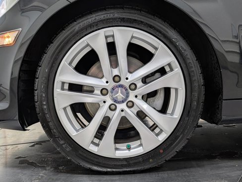 Used 2012 Mercedes-Benz C 250 Luxury image 11