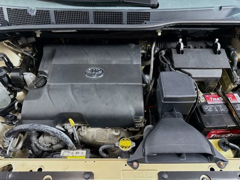 Used 2012 Toyota Sienna LE image 27