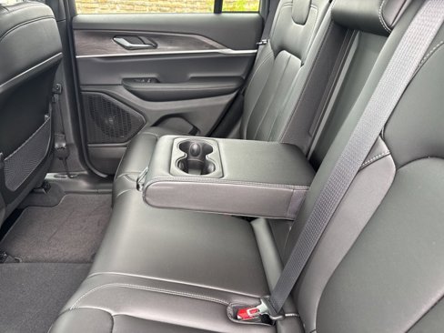 New 2025 Jeep Grand Cherokee Limited image 19