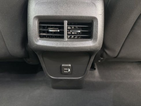 Used 2021 Chevrolet Equinox LS image 31