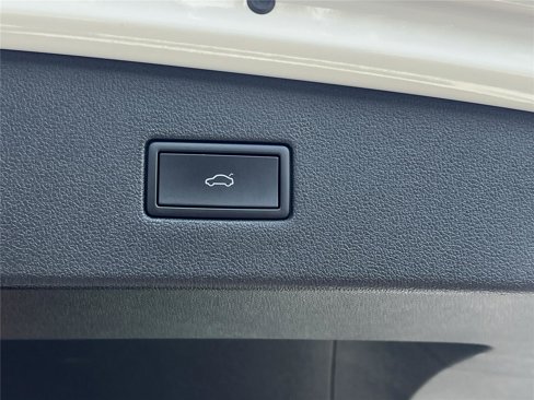 Used 2022 Volkswagen Tiguan SE w/ Panoramic Sunroof Package image 23