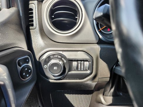 Used 2022 Jeep Wrangler Willys image 25