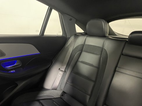Certified 2024 Porsche Macan image 13
