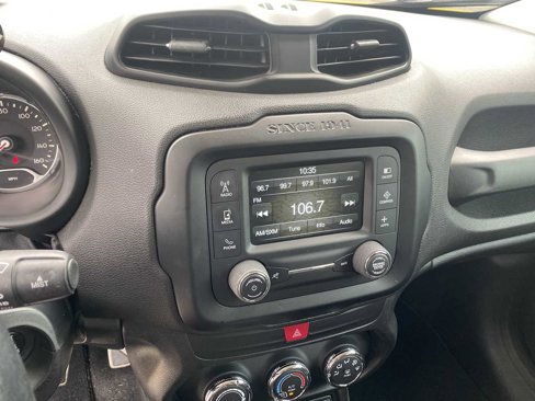 Used 2016 Jeep Renegade Latitude image 14