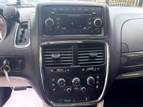 Used 2016 Dodge Grand Caravan SXT image 14