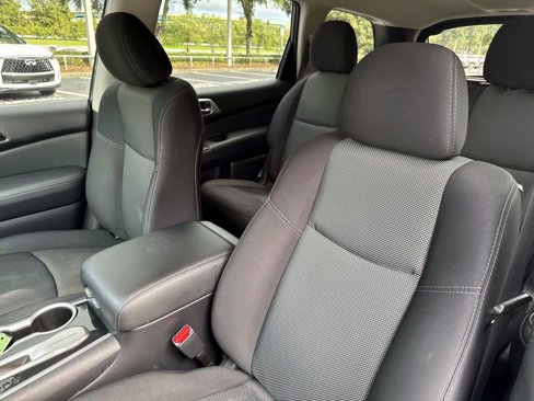 Used 2020 Nissan Pathfinder S image 10