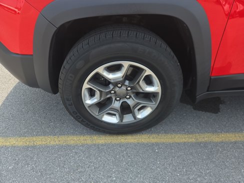 Used 2019 Jeep Cherokee Trailhawk image 11