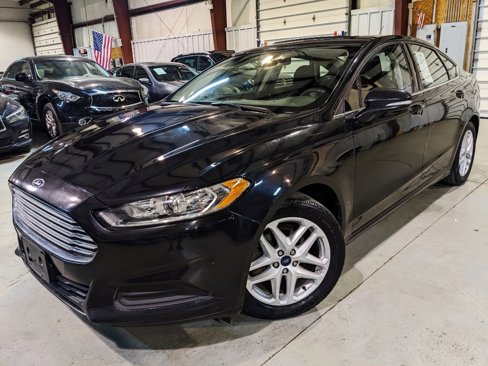 Used 2014 Ford Fusion SE image 1