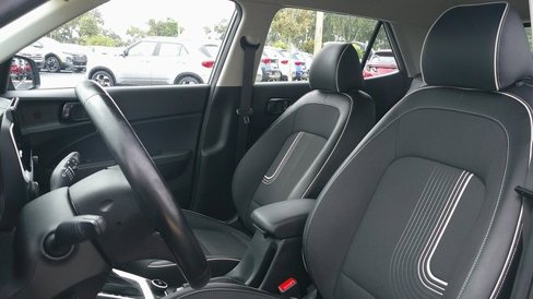 Certified 2022 Hyundai Venue Limited w/ Cargo Package image 5