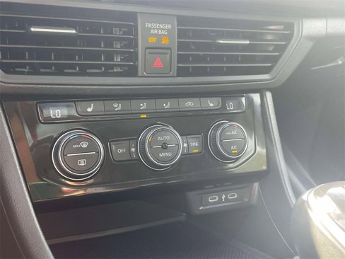 Used 2023 Volkswagen Jetta SE image 29