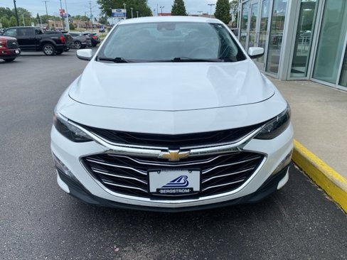 Used 2024 Chevrolet Malibu LT image 2