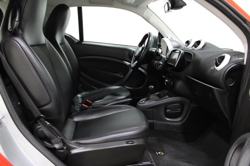 Used 2016 smart fortwo pure image 22