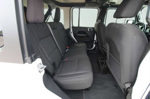 Used 2018 Jeep Wrangler Unlimited Sahara image 28