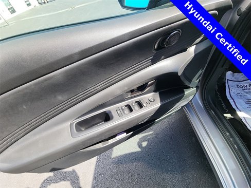 Used 2025 Hyundai Elantra Sport image 13