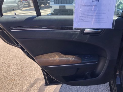 Used 2018 Chrysler 300 Limited image 13