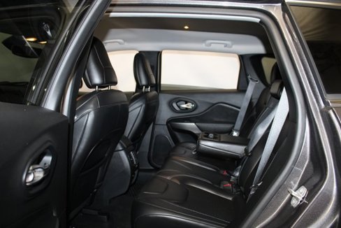 Used 2020 Jeep Cherokee Latitude Plus w/ Comfort/Convenience Group image 10