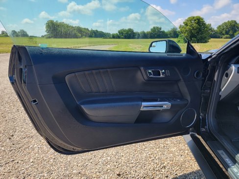 Used 2017 Ford Mustang Premium image 14