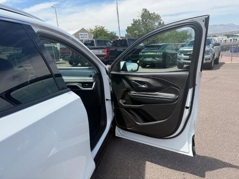 Used 2023 GMC Terrain SLT image 26