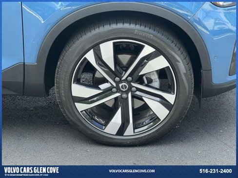 Certified 2023 Volvo XC40 B5 Plus w/ Protection Package Premier image 6
