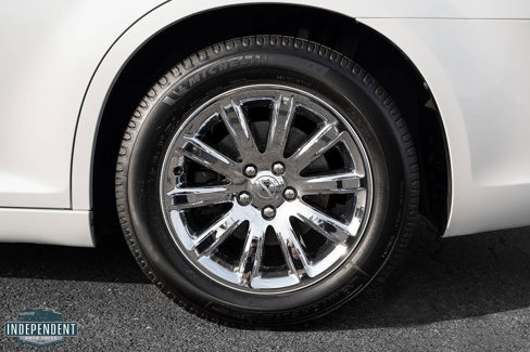 Used 2011 Chrysler 300 C image 7