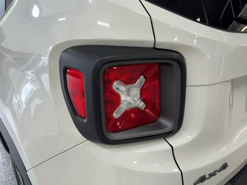 Used 2017 Jeep Renegade Trailhawk image 9