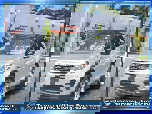 Used 2018 Land Rover Discovery Sport SE image 4