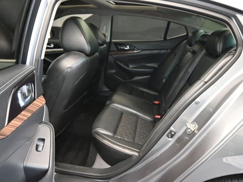 Used 2016 Nissan Maxima Platinum w/ Interior Lighting Package image 34