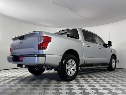 Used 2017 Nissan Titan SV image 9
