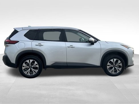 Used 2023 Nissan Rogue SV image 3