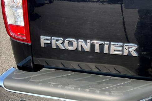 Used 2013 Nissan Frontier SL w/ Moonroof Pkg image 25