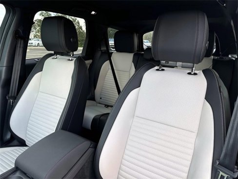 New 2025 Land Rover Discovery Sport Dynamic SE image 18