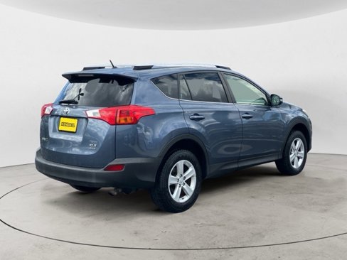 Used 2013 Toyota RAV4 XLE image 4