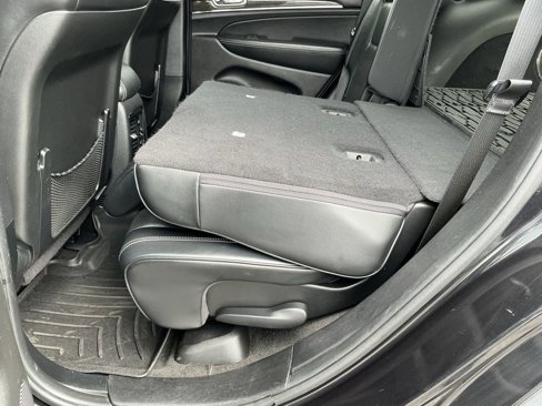 Used 2015 Jeep Grand Cherokee Overland w/ Advanced Technology Group image 35