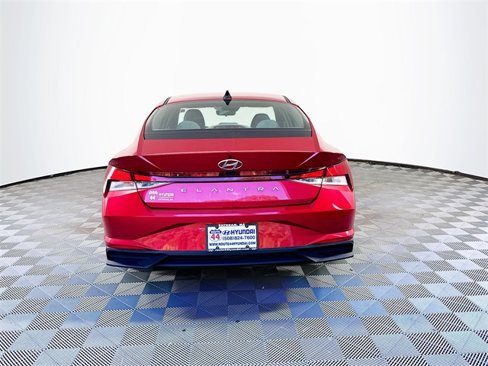 Used 2023 Hyundai Elantra SEL w/ Convenience Package image 4
