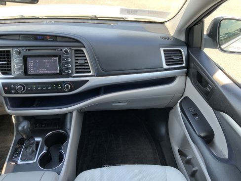 Used 2014 Toyota Highlander LE image 57
