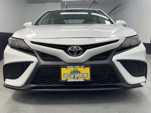 Used 2021 Toyota Camry SE w/ Cold Weather Package image 2