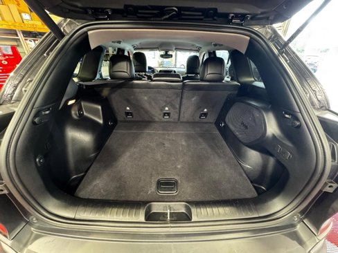 Used 2019 Jeep Cherokee Limited image 11