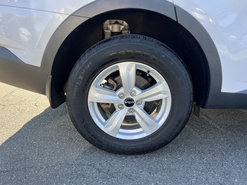 Used 2022 Kia Sorento LX image 10