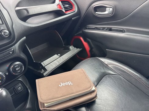 Used 2017 Jeep Renegade Trailhawk w/ Premium Trailhawk Package image 41