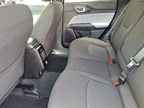 Used 2025 Jeep Compass Sport image 19