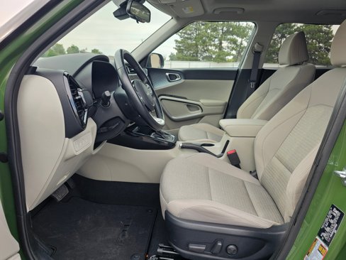 Used 2023 Kia Soul EX image 11