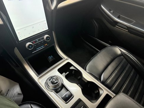 Used 2023 Ford Edge SEL image 13